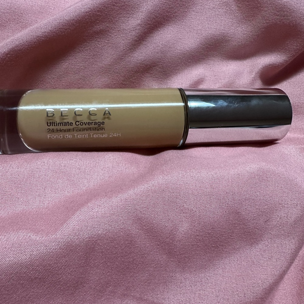 New never used Becca Ultimate Coverage foundation in Olive